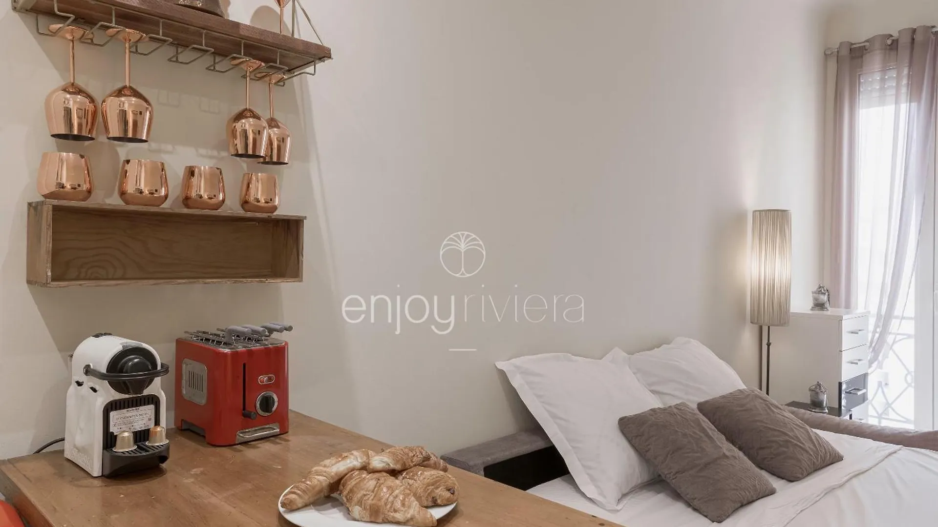 Appartement Palais Miramar - Suite & E37 - 20M Plage - Croisette Emplacement Unique - Wifi - Clim Cannes France