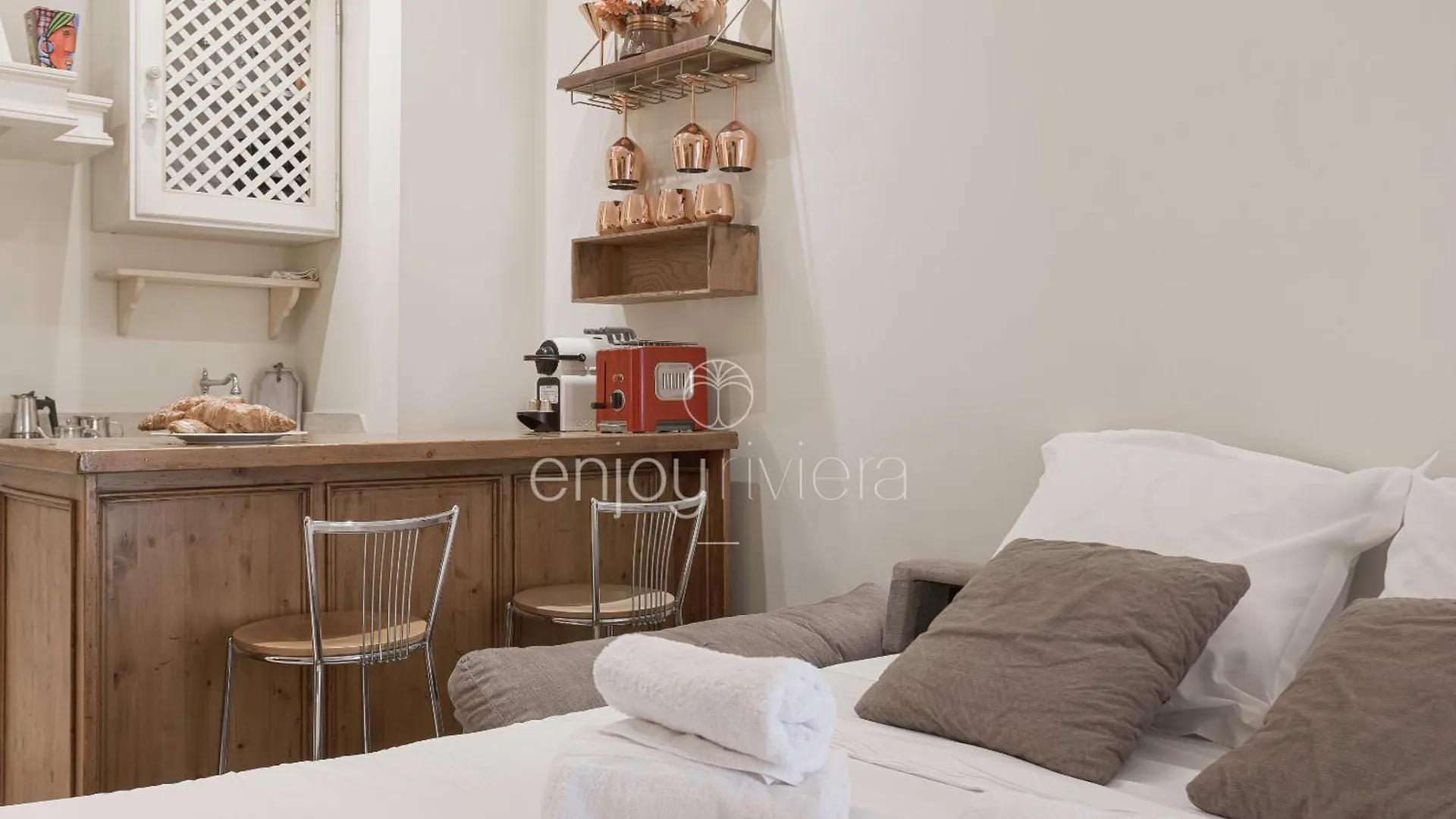 Appartement Palais Miramar - Suite & E37 - 20M Plage - Croisette Emplacement Unique - Wifi - Clim Cannes