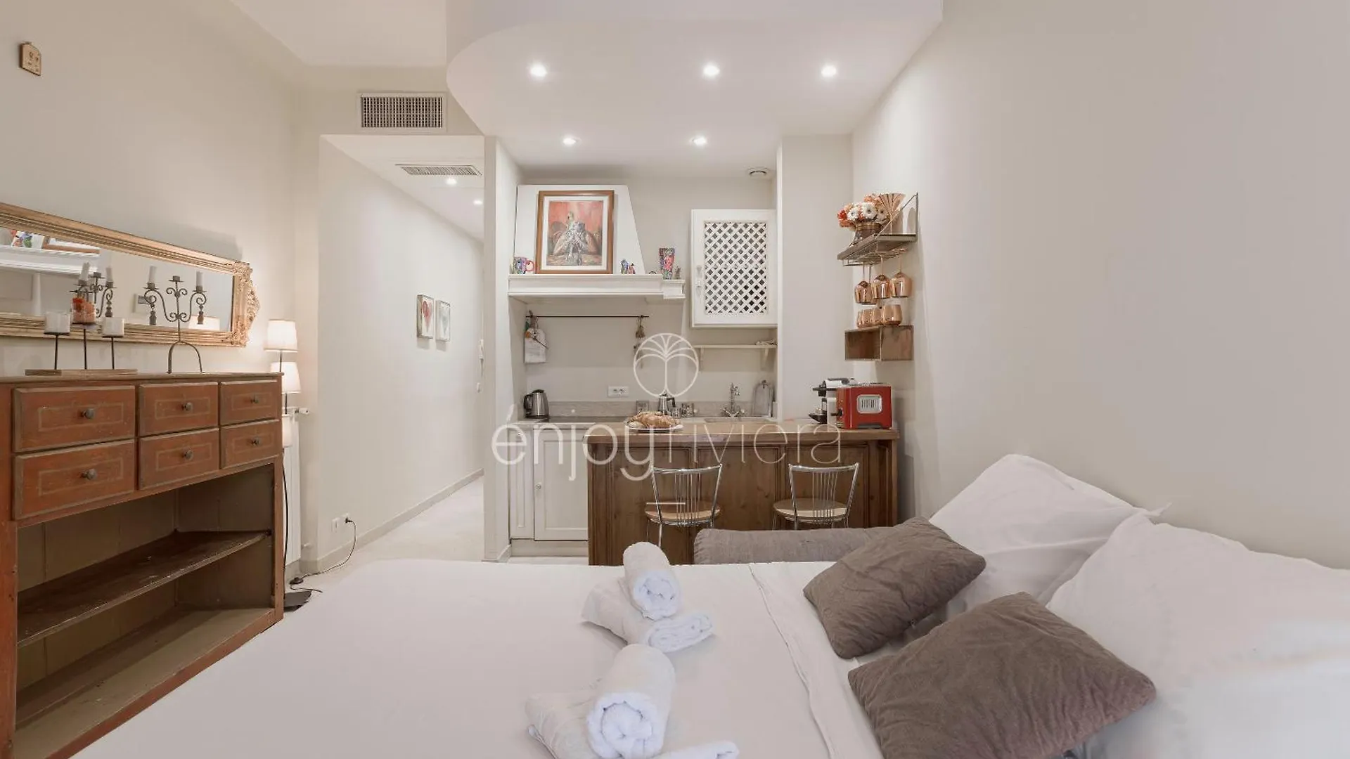Palais Miramar - Suite & E37 - 20M Plage - Croisette Emplacement Unique - Wifi - Clim Cannes 0*,  France