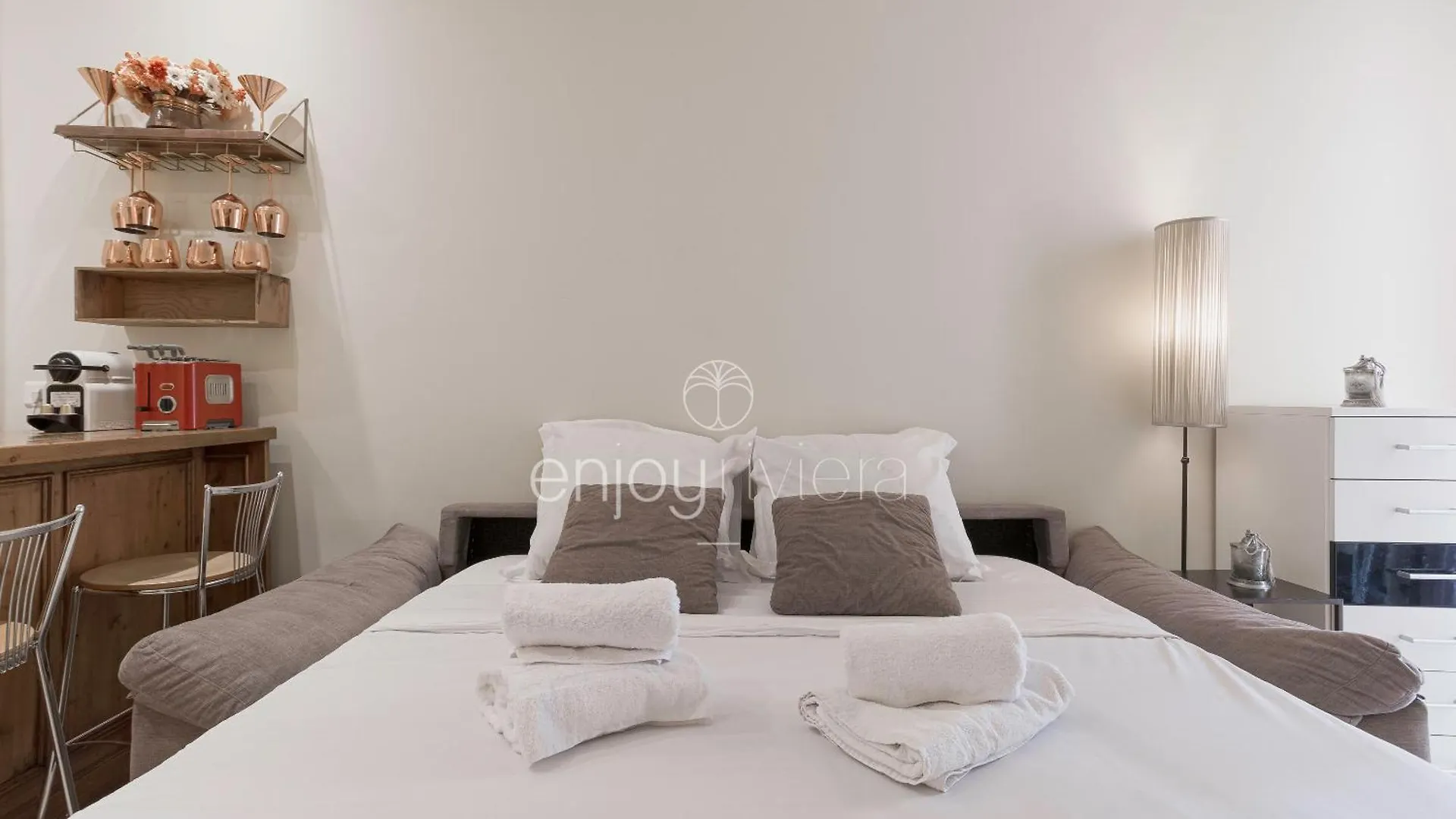 Palais Miramar - Suite & E37 - 20M Plage - Croisette Emplacement Unique - Wifi - Clim Cannes 0*,  France